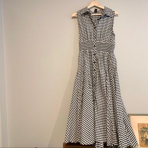 Grace Dresses// collared gingham sleeveless dress